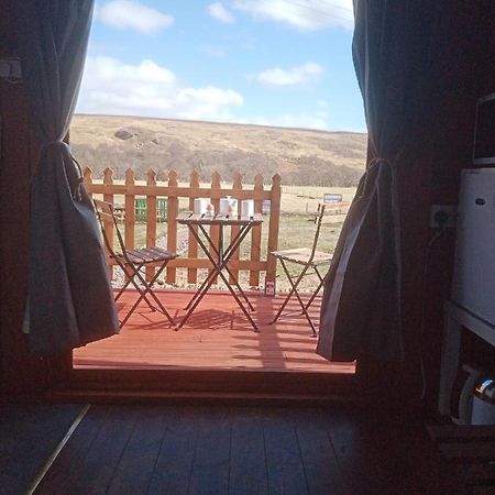 Wee Hoose Glamping 3 Otel Kinbrace Dış mekan fotoğraf