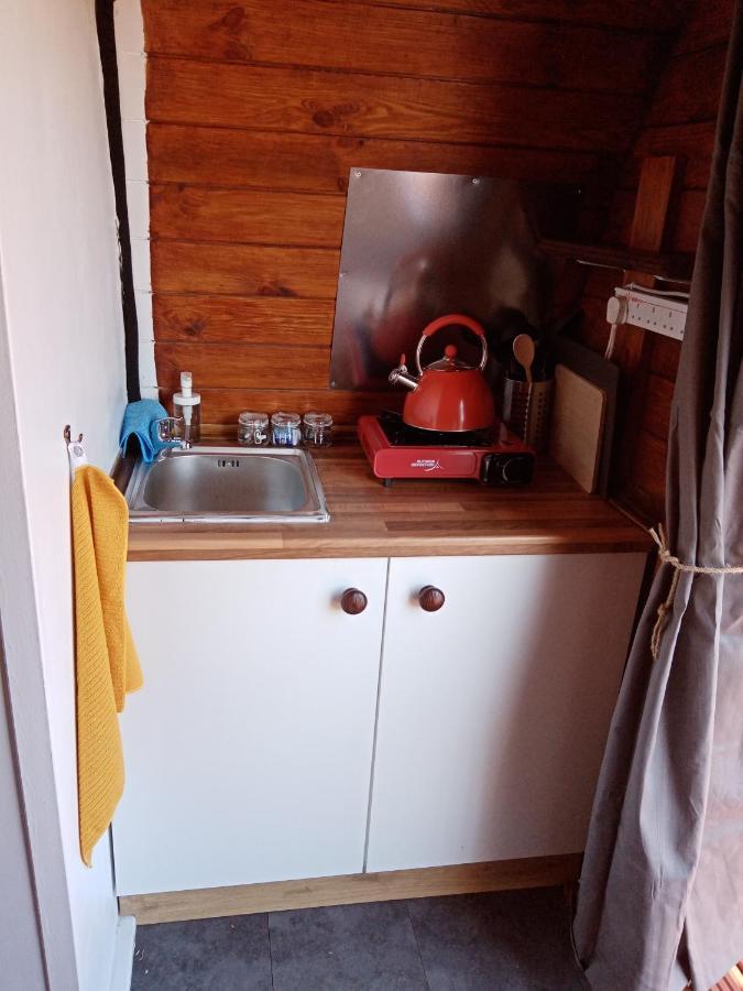 Wee Hoose Glamping 3 Otel Kinbrace Dış mekan fotoğraf